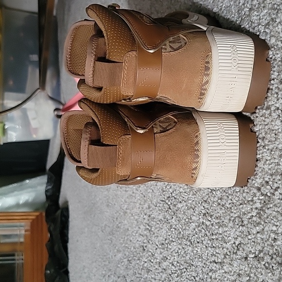 MICHAEL MICHAEL KORS Brooke Leather and Logo Boot - Picture 5 of 13